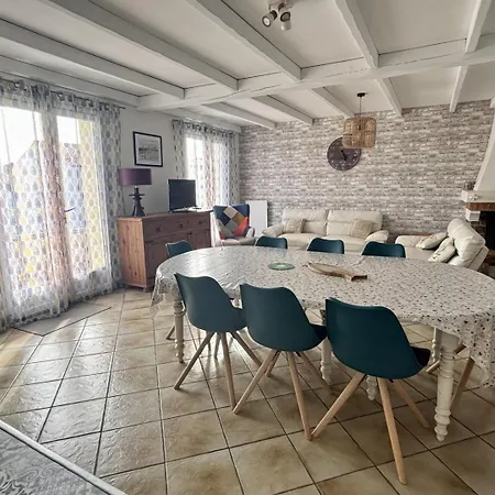 Guest house La Julaumaga, Maison De Famille Quartier Pironniere 4*